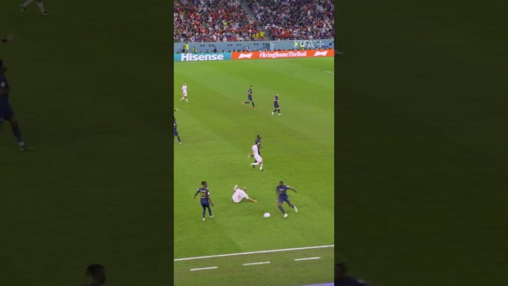 This cheeky nutmeg from Aïssa Laïdouni 😏