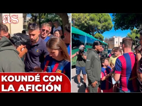KOUNDÉ es el único JUGADOR del FC BARCELONA que firma AUTÓGRAFOS a la afición