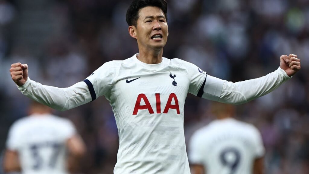 HEUNG-MIN SON SCORES AGAINST LIVERPOOL/ 리버풀전 득점 후 환호하는 흥민