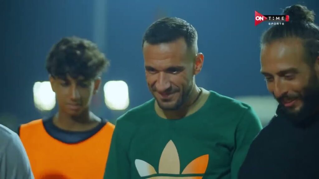 كابيتانو مصر - علي معلول يبهر لاعبي كابيتانو مصر بطريقة تنفيذه للركلة الحرة ويشرح لهم سر