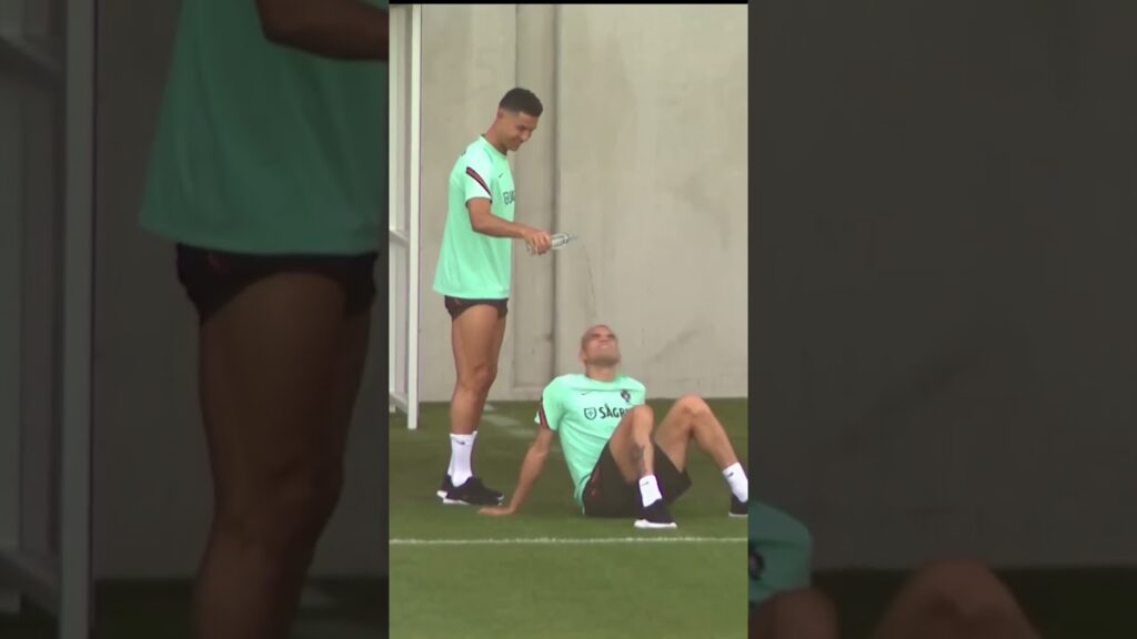 Cristiano Ronaldo mit fieser Trainings-Attacke gegen Pepe | #shorts