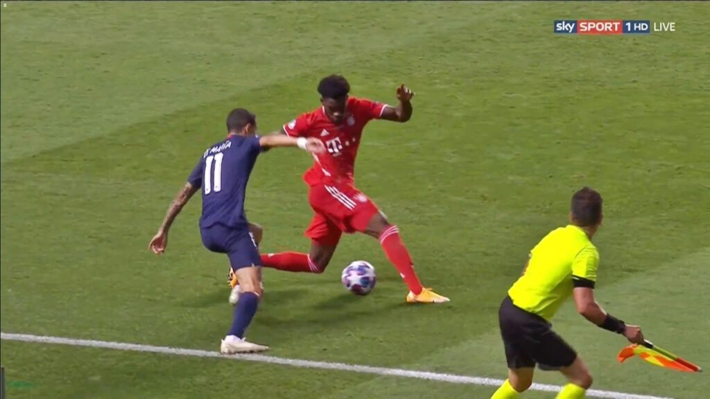 The way Di maria dribbles through defenders is pure Humiliation !!