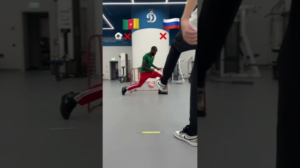 Нулевой тайм 🇷🇺🇨🇲😁 #Фомин и #Нгамалё вместе готовятся к матчу #РоссияКамерун #челлендж