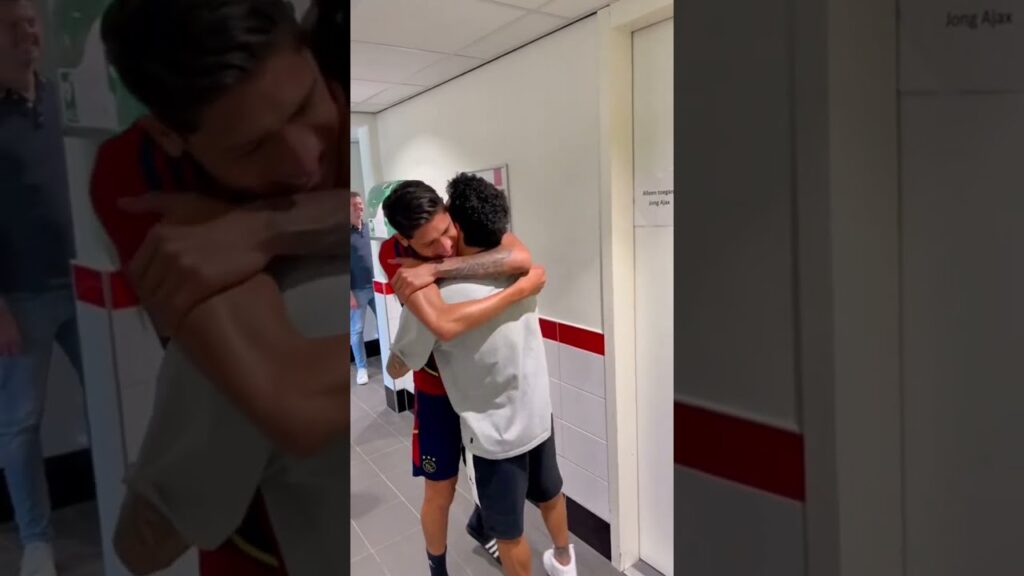 Así recibe EDSON ÁLVAREZ a JORGE SÁNCHEZ con el abrazo de la bienvenida 💪 😁 | #shorts