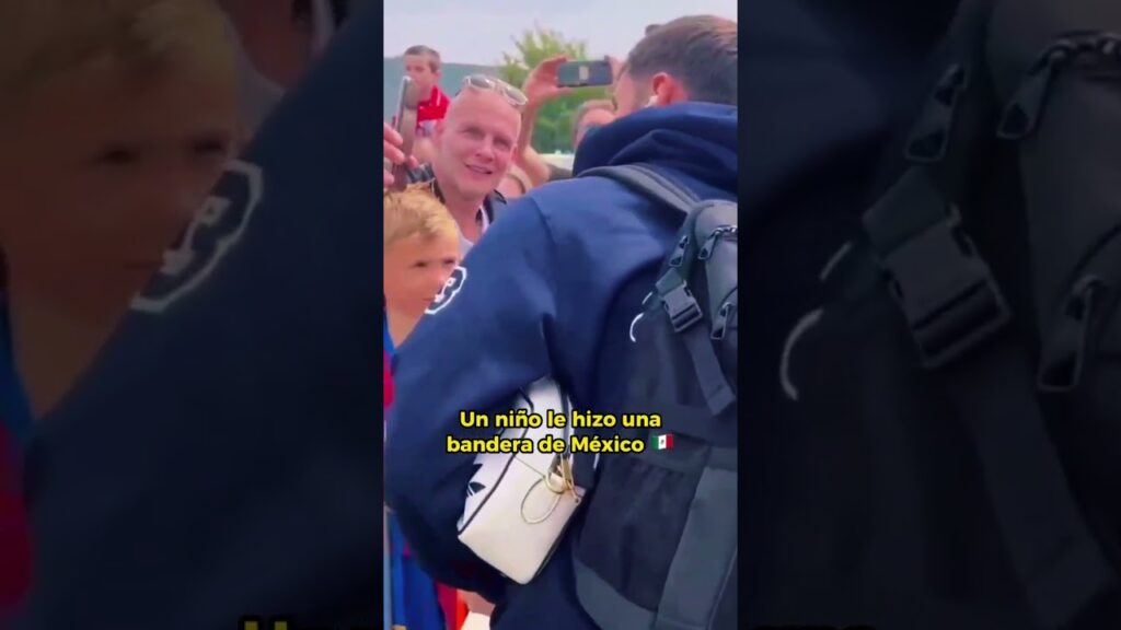 ¡ES EL ÍDOLO DE ROTTERDAM! 🤩🤗 Santi Giménez firmando y atendiendo a sus fanáticos #viral #futbol