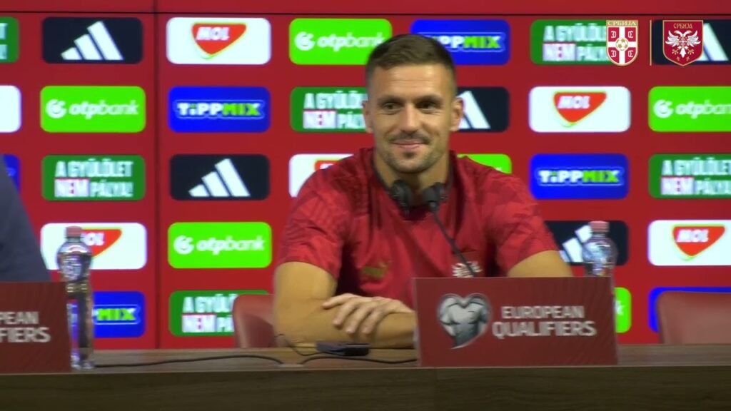 Selektor Dragan Stojković i kapiten Dušan Tadić uoči utakmice protiv Mađarske (13. 10. 2023.)