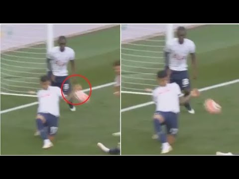 Fans are all saying the same thing about Cristian Romero's 'hand ball' in the North London Derby