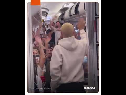 Papu Gómez la lía en el avión camino de Sevilla