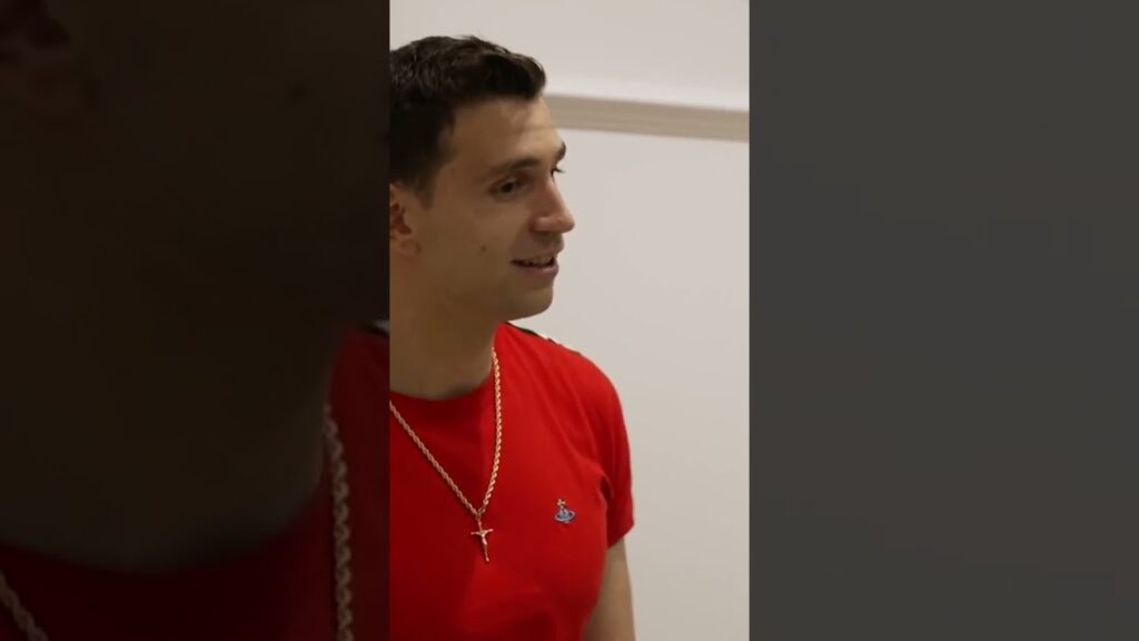 "They Make 650 Lionel Messi Shirts Per Game" 🤯 | Emiliano Martinez #shorts