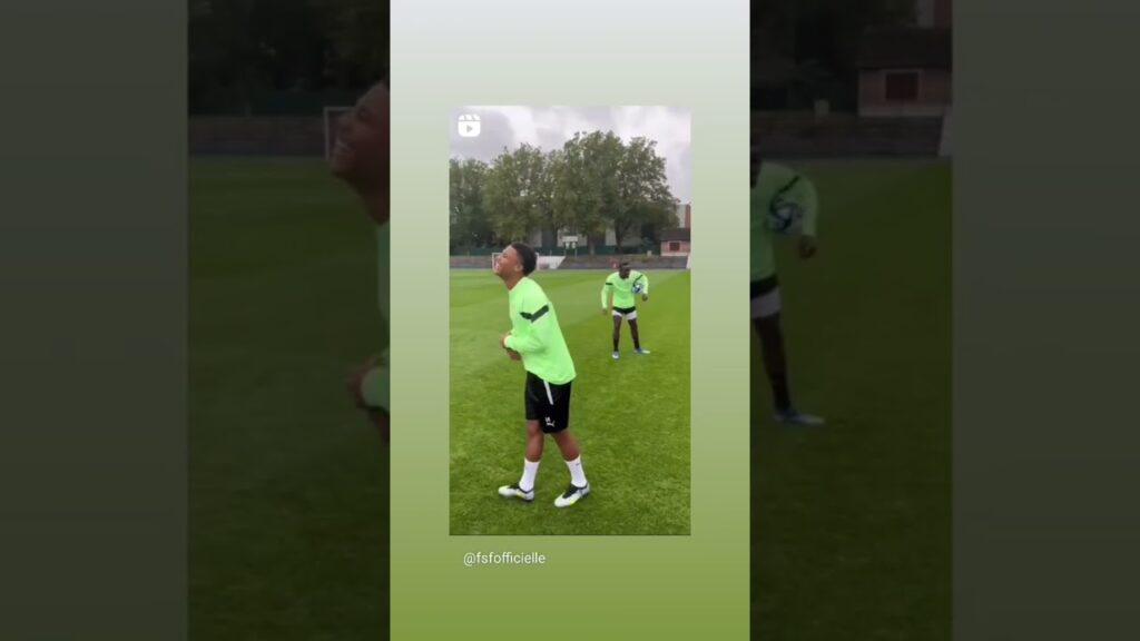 Regardez la bonne ambiance dans la tanière avec Seny Dieng, Jacobs