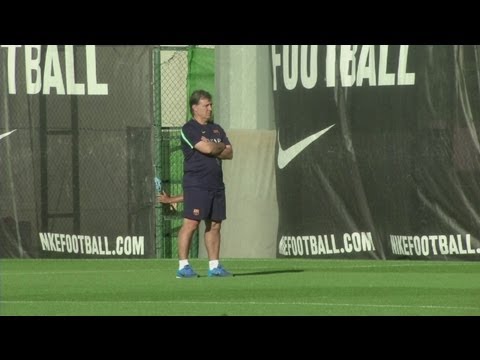 Gerardo Martino takes first Barcelona training session