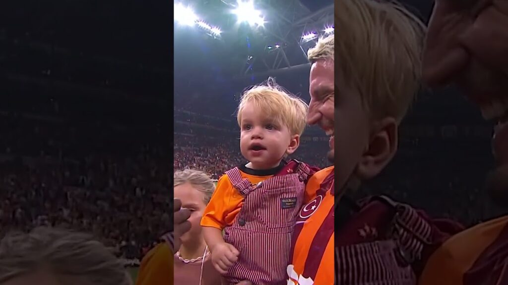 😅 Tanguy Ndombele, Dries Mertens’in Oğlu İle Galibiyeti Kutluyor #shorts #galatasaray