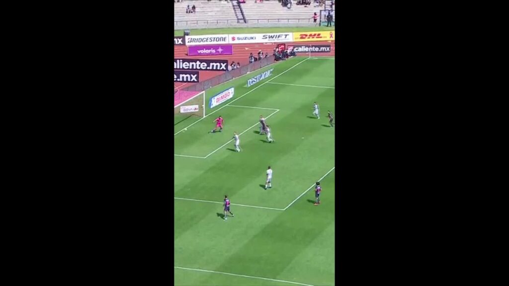 🔥¡Qué joya la salvada de HÉCTOR MORENO! ¡La sacó en la línea y de CHILENA! 🤩| #shorts