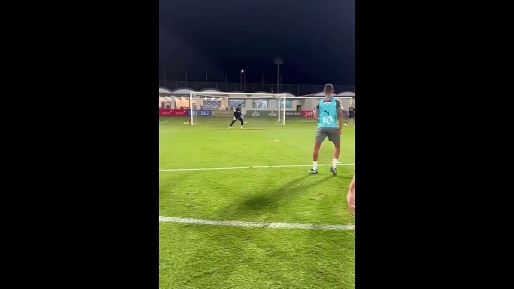 تسديدة  سلمان الفرج في التدريبات