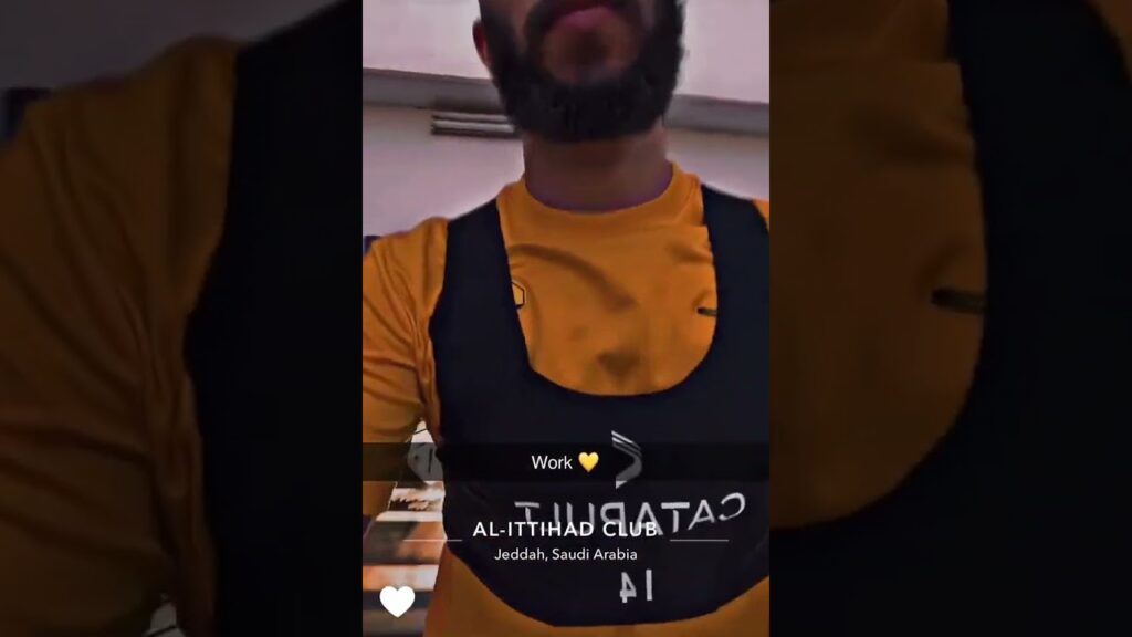 عبدالرحمن العبود في مقر النادي SC