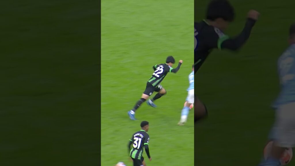Mitoma's Dribbling Strikes Again! 😱🔥 #kaorumitoma #kylewalker #brightonandhovealbion #premierleague