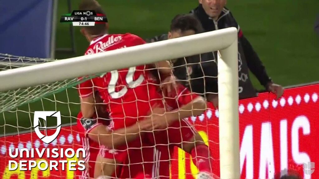 Con este gol, Raúl Jiménez dejó al Benfica cerca de título en Portugal