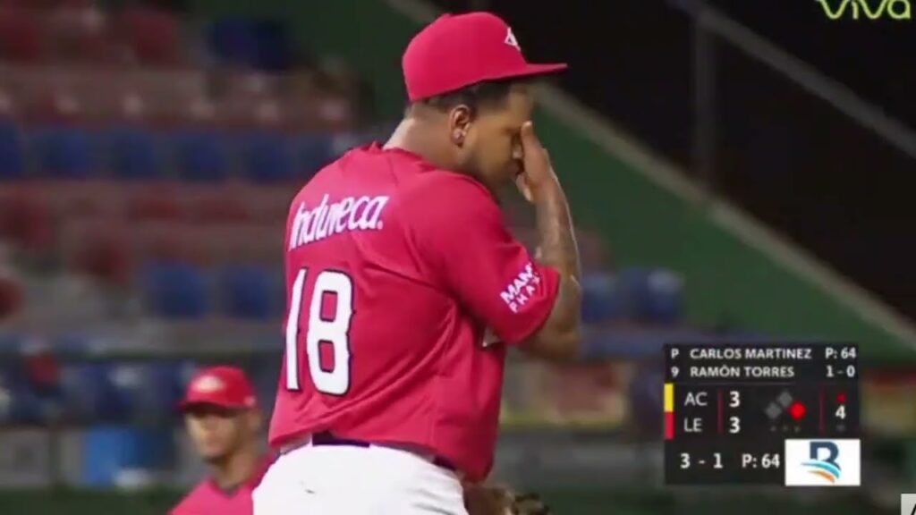 Las Aguilas Cibaeñas Le Entran A Palos A Carlos Martinez En LIDOM