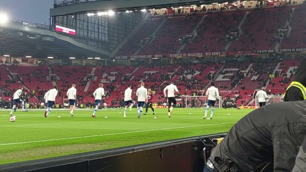 Ivan Toney, Bryan Mbeumo, etc. warmed-up. Manchester United vs Brentford, 5 April 2023, Old Trafford