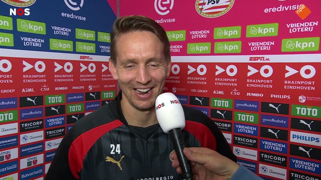 De Jong: ''Voor Nederland is het belangrijk dat Ajax weer meedoet'' | PSV 5-2 Ajax | #psvaja