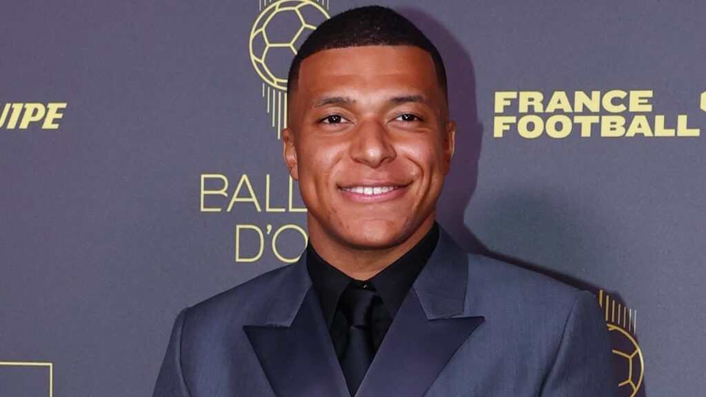 Ballon d’Or 2023 – L’arrivée de Kylian Mbappé Ballon d'Or 2023 - L'arrivée de Kylian Mbappé