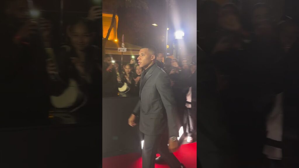 🇫🇷L'arrivée de Kylian Mbappé pour la cérémonie du Ballon d'Or 2023 #shorts#football#ballondor#mbappe