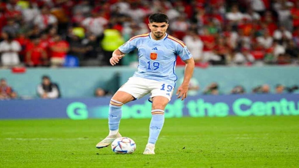 Carlos Soler is a Perfect Midfielder 🇪🇸