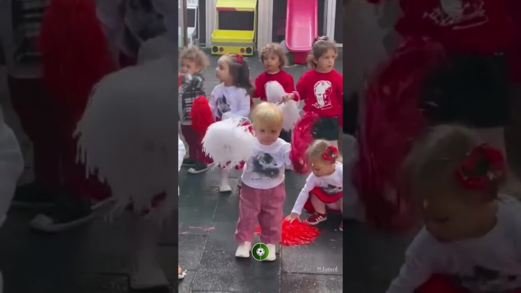 Dries Mertens'in oğlu Ciro, Cumhuriyet Bayramı kutlamalarında. 🇹🇷