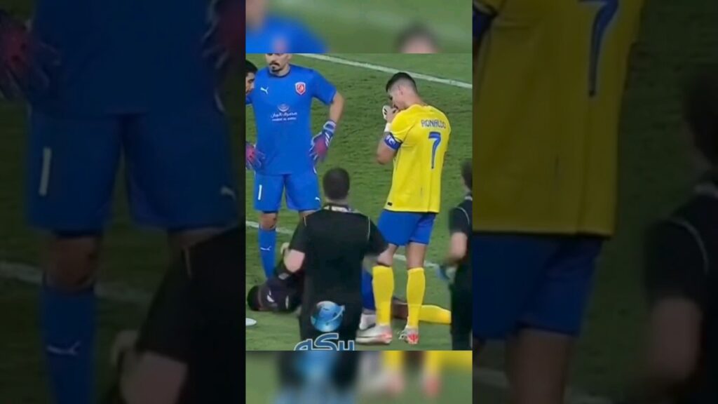 Cristiano Ronaldo untying the shoelaces of Al Amri ❤ / The media will not show you this ..