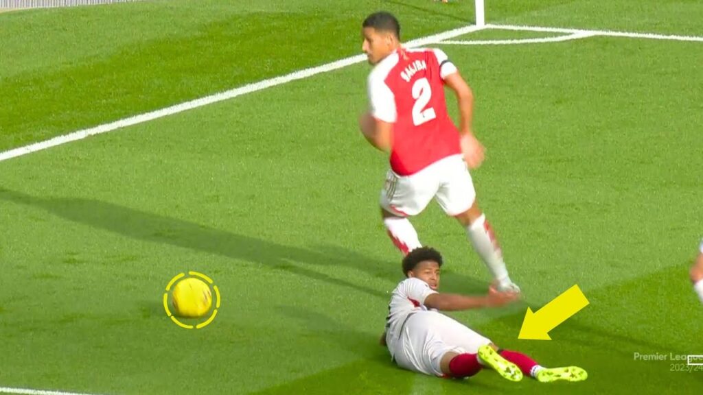 "William Saliba's Amazing Defensive Skills 💪"