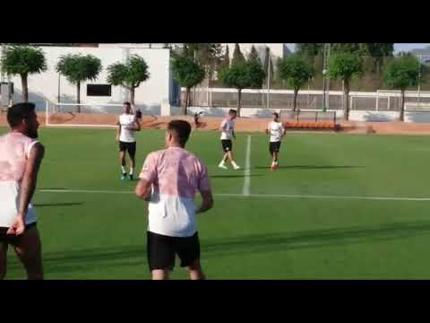 Maxi Gómez ya entrena con el Valencia CF
