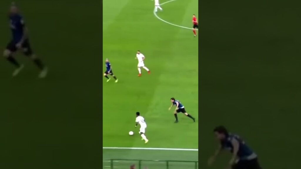 Vinicius vs Araujo 😎 #fcbarcelona