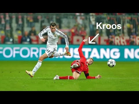 Gareth Bale Makes today's Wingers look Amateur !