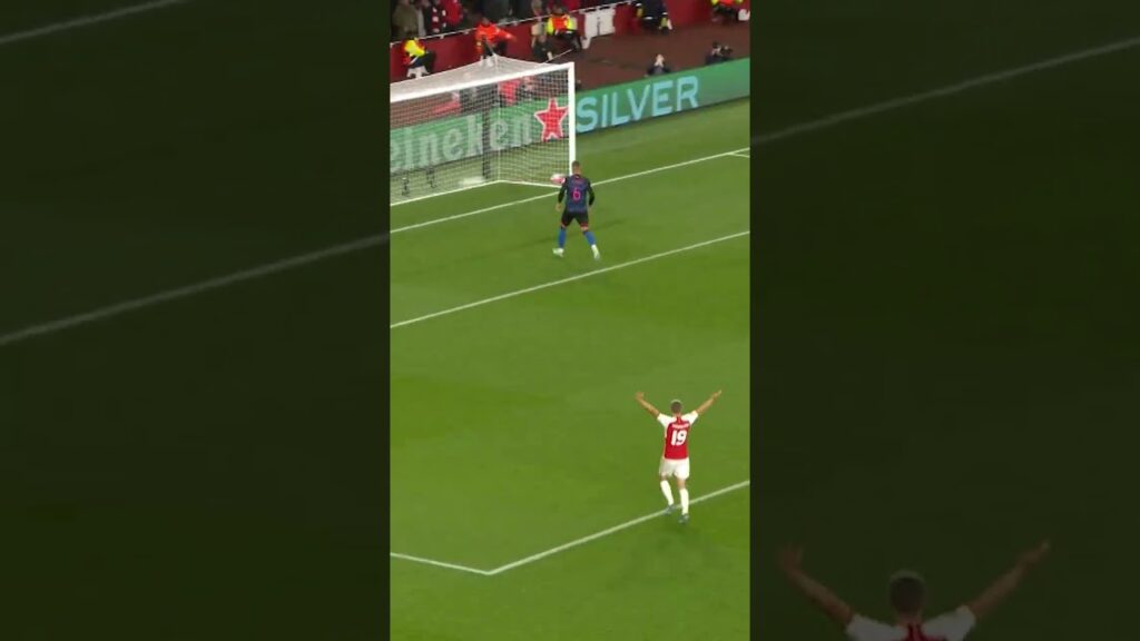 Bukayo Saka scores in the Champions League against Sevilla!