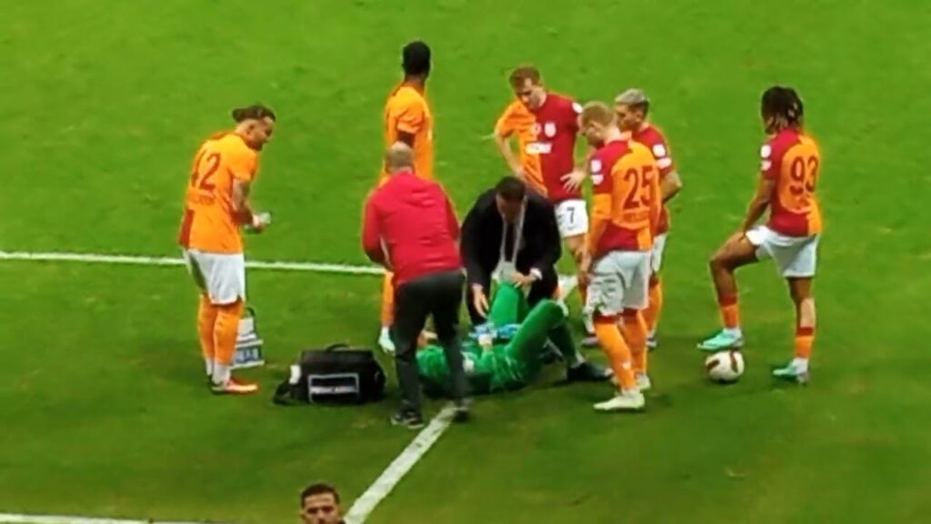 Fernando Muslera sakatlandı ve oyundan çıkıyor