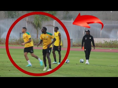 Caméra isolée sur Edouard Mendy et Seny Dieng qui participe au taureau à une touche....