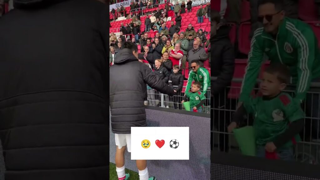 La emoción que genera el Chucky Lozano 😍❤️ #Shorts | ESPN Deportes (Vía: PSVespanol/TW)