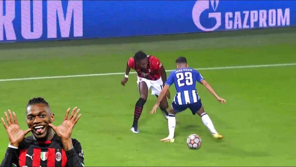 Leao Dribbling defenders just for Fun 🔥