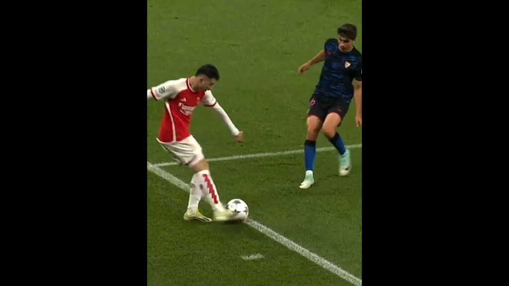 Gabriel Martinelli beauty skill in Champions League 🤩