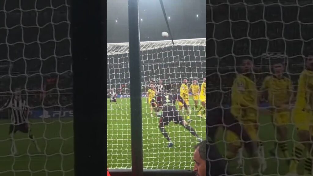 Callum Wilson header off the bar. Nufc v brussia dortmund #football #nufc #englishfootballclub