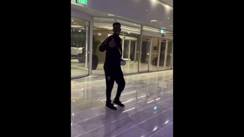 محمد كنو قبل المغادرة إلى الملعب