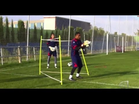 El portero: LUIS LLOPIS entrenando a KEYLOR NAVAS en el Levante U.D.