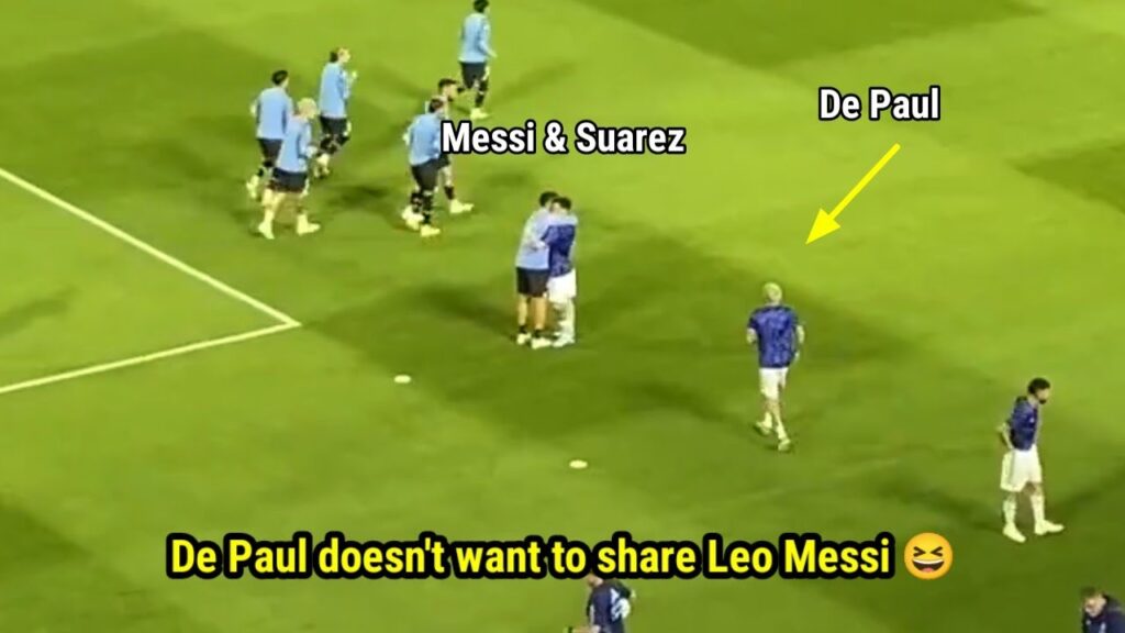 Rodrigo De Paul's reaction as Luis Suarez hughes Lionel Messi 😆🤜