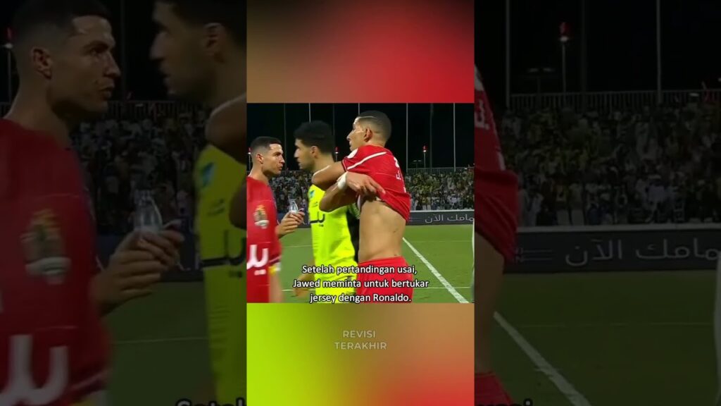 Ronaldo bertukar jersey dengan pemain timnas Maroko