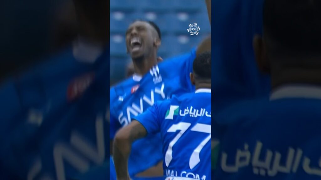 What a free kick from Kanno! 🎯 #yallarsl #football #soccer