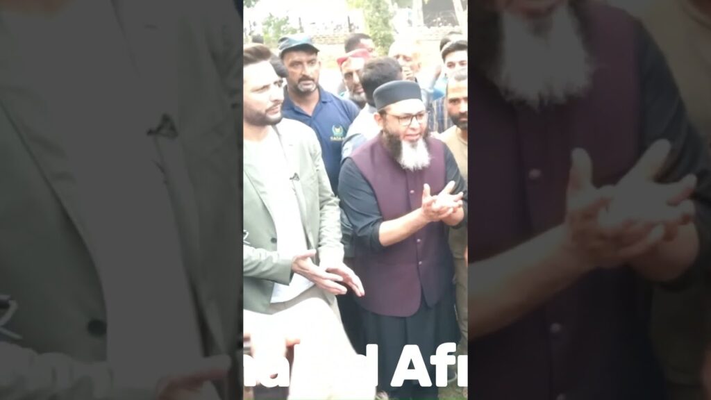 #shahidafridi , Muhammad Yousuf and Mushtaq Ahmed Playing Cricket with Public - Samaa tv