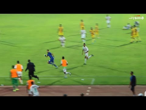 غريب.. بانون وبعض لاعبي الرجاء يحاولون الاعتداء على الحواصلي حارس الزمامرة