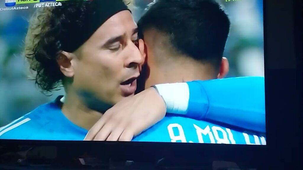 Ochoa sale por lesión 🤕