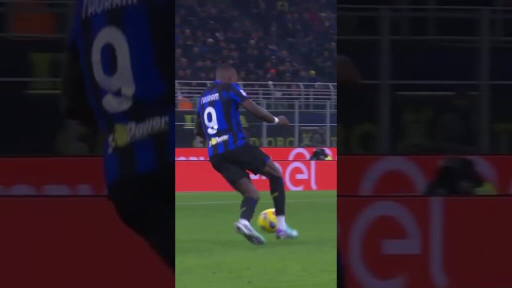 Thuram, Kvaratskhelia and Chukwueze: the best skills of Round 12 #shorts