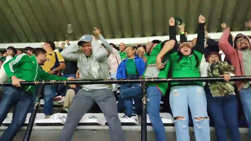 😱 ¡De LOCURAAAAAA! 🇲🇽⚽ Así se VIVIÓ el GOL de Edson Álvarez que hizo ESTALLAR el Estadio Azteca 🏟️💥